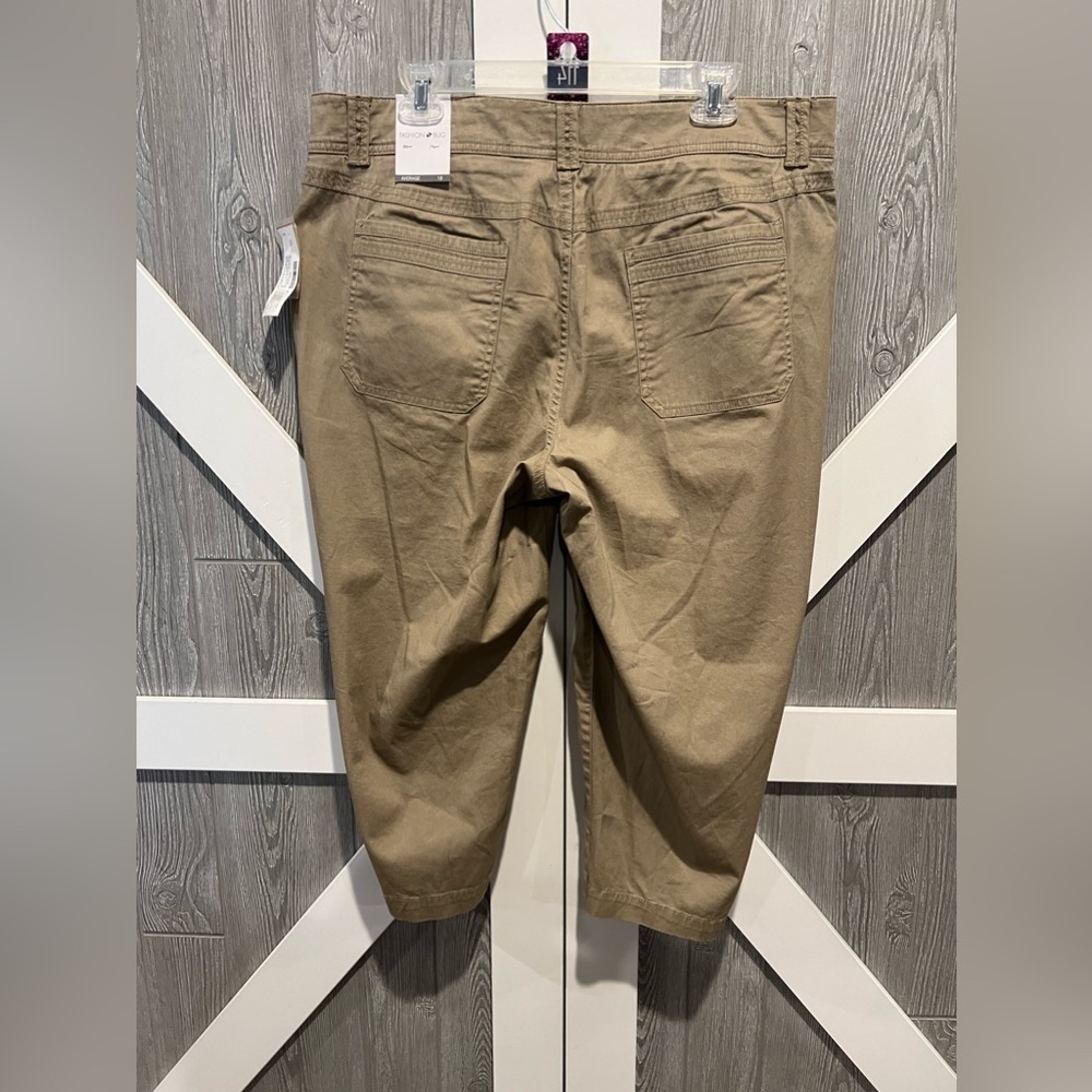 114. NWT Fashion Bug Weekend Casual Ankle Pant/Capri 18 - Picture 4 of 5